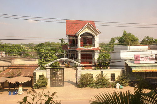 Vu no sung tai nha Bi thu huyen uy qua loi nhan chung-Hinh-3