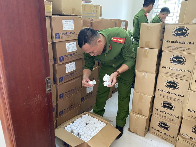  Triệt phá đường dây sản xuất thuốc giả quy mô lớn: Ngày 1/9, Thượng tá Nguyễn Bình Hà - Trưởng Công an thị xã Hoàng Mai (Nghệ An) thông tin, đơn vị vừa phá thành công chuyên án sản xuất buôn bán hàng giả là thuốc chữa bệnh với số lượng lớn, cung cấp cho một số hiệu thuốc tại địa bàn các tỉnh phía Bắc và Bắc Trung Bộ.