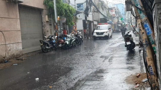  Nữ sinh 20 tuổi tử vong trong tư thế treo cổ trong phòng trọ: Trưa 1/9, người dân sống xung quanh khu vực nhà trọ của nữ sinh trên đường Xô Viết Nghệ Tĩnh, phường 21 nghe tiếng cãi nhau của nữ sinh này với 1 người đàn ông. Lúc sau, người này bỏ đi sau đó quay lại thì phát hiện nữ sinh đã tử vong trong tư thế treo cổ nên báo công an. Video: Truy bắt 9X trộm xe máy tinh vi (nguồn VTC Now)