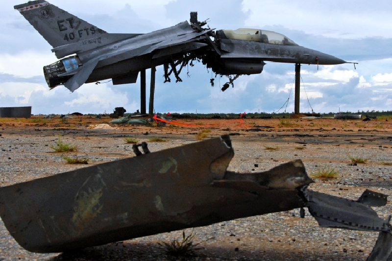 Bộ Quốc phòng Nga tuyên bố đã hoàn thành một chiến dịch quan trọng ở khu vực Sumy của Ukraine, phá hủy một nhà kho chứa bệ phóng tên lửa HIMARS do Mỹ sản xuất. Điều đáng chú ý là ngoài việc Quân đội Ukraine mất đi tiêm kích F-16 đầu tiên, tổn thất của họ trong trận Kursk cũng khá nặng nề. Ảnh:Bulgarian Military.