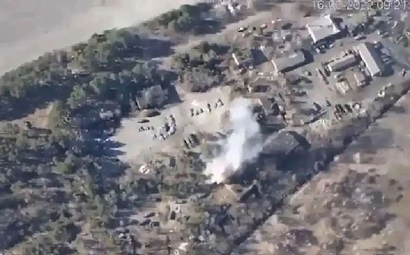 Theo báo cáo trên trang Avia.pro, vào tối ngày 27/8, Lực lượng Vũ trang Nga đã thực hiện một cuộc tấn công bạo lực khác nhằm vào các cơ sở quan trọng của cơ sở hạ tầng sân bay Ukraine. Trong giai đoạn này, họ thậm chí còn sử dụng vũ khí chính xác tầm xa bao gồm việc sử dụng vũ khí tầm xa chính xác cao như tên lửa siêu thanh “Dagger” và máy bay không người lái tấn công. Ảnh: Bộ Quốc phòng Nga.