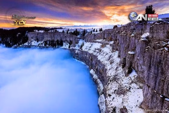 Vòng đài Creux du Van ở Thụy Sĩ.