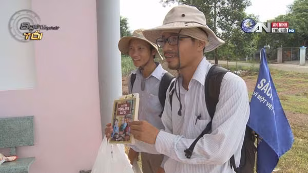 "Người ăn mày sách" Nguyễn Quang Thạch.