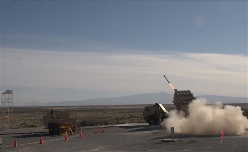 Hệ thống bao gồm 15 ống phóng, mỗi ống chứa 1 thiết bị đánh chặn cỡ lớn hoặc nhiều thiết bị đánh chặn nhỏ hơn. Cuộc thử nghiệm sử dụng ống phóng đơn mang tên lửa Stinger. Lục quân Mỹ dự kiến sẽ thử nghiệm bệ phóng đa năng này để phóng nhiều loại tên lửa.