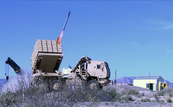 Stinger là tên lửa phòng không vác vai sử dụng đầu tự dẫn hồng ngoại, đã được cải tiến để có thể phóng được từ nhiều loại phương tiện khác nhau.