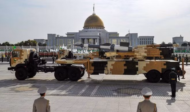 Nhà sản xuất cho biết, hệ thống S-125-2BM Alebarda có cự ly tiêu diệt mục tiêu tối đa trên 40 km ở trần bay 20 km, thời gian triển khai thu hồi nhanh hơn trước rất nhiều.