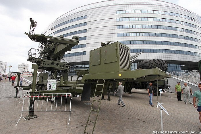 Khác biệt lớn nhất giữa hai gói nâng cấp Pechora-2BM với Pechora-2TM cùng do Belarus tiến hành là các thành phần như bệ phóng, radar điều khiển hỏa lực, cabin chỉ huy đều được đặt trên khung gầm xe đầu kéo bán tự hành.