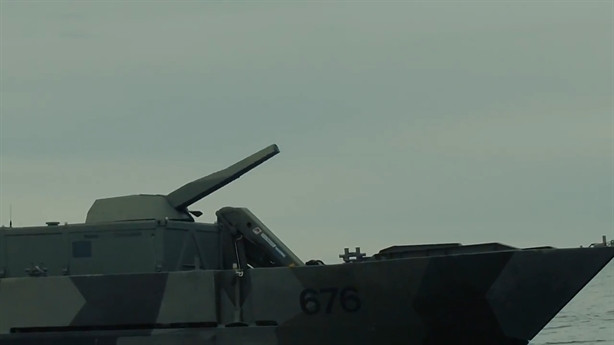 Vũ khí này được thiết kế cho phép gắn lên nhiều nền tảng hải quân khác nhau và hỗ trợ hỏa lực nhanh chóng. Trên tháp pháo là một hệ thống cối điều khiển từ xa 120mm, bao gồm vũ khí, cơ cấu nạp đạn, giáp bọc tháp pháo, hệ thống hỗ trợ hỏa lực và lưu trữ đạn.