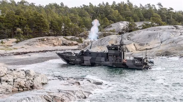 Hệ thống vũ khí đặc biệt này được định danh là Patria Nemo do Công ty Patria của Phần Lan phát triển theo đơn đặt hàng của lực lượng Hải quân nước này và có thể xuất khẩu. Patria Nemo là một hệ thống cối linh hoạt và gọn nhẹ, đáp ứng yêu cầu tác chiến hiện đại và kiểm soát khủng hoảng. Hệ thống vũ khí này có độ chính xác cao, khả năng cơ động và tự bảo vệ tốt.