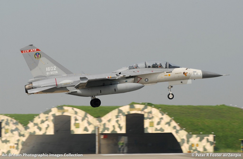 Ngoài số máy bay chiến đấu trên, không quân Đài Loan còn được trang bị một số loại máy bay chiến đấu CK-1 Ching Kuo do nền công nghiệp quốc phòng trong nước tự chế tạo; tuy nhiên khả năng chiến đấu còn hạn chế; chủ yếu thực hiện nhiệm vụ đánh chặn tầm gần.