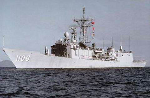 Tuy nhiên, để đối phó với số lượng tàu đông đảo và trang bị tốt hơn nhiều của hải quân Trung Quốc, hải quân Đài Loan đã nâng cao các hình thức tác chiến phi đối xứng, đó là xây dựng đội tàu tên lửa tàng hình tốc độ cao và tàu tấn công nhanh.