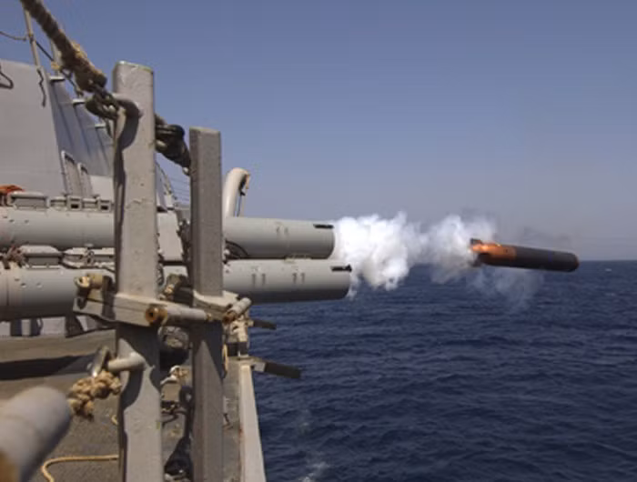 Cùng với trang bị tàu tên lửa lớp Tuo Jiang, Đài Loan cũng trang bị một số biên đội tàu tên lửa tiến công nhanh Kuang Hua VI (KH-6), được trang bị tên lửa chống hạm Hùng Phong II. Những tàu này không được trang bị radar giám sát mà dựa vào những thông tin trinh sát từ các tàu khác hoặc các cảm biến trên bờ.