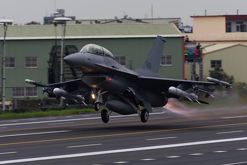 Bên cạnh đó không quân Đài Loan cũng đang đối mặt với việc một số máy bay chiến đấu như tiêm kích F-5E/F và Mirage 2000-5 sẽ hết niên hạn sử dụng vào năm 2020 nếu không được nâng cấp. Đài Loan đã cố gắng tăng cường phi đội F-16A/B của họ với yêu cầu mua 66 máy bay F-16C/D Block 52 từ Mỹ từ năm 2006. Tuy nhiên, Washington đã từ chối yêu cầu này và đề nghị nâng cấp số F-16A/B hiện tại của không quân Đài Loan lên cấu hình F-16V mới nhất.