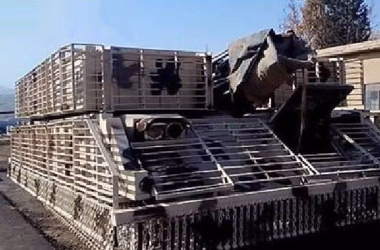 Ngoài việc tăng cường bảo vệ xe tăng T-72, Quân đội Syria thực hiện chương trình nâng cấp giáp tương tự cho pháo phòng không tự hành ZSU-23-4 cùng một số phương tiện ủi đất của công binh.