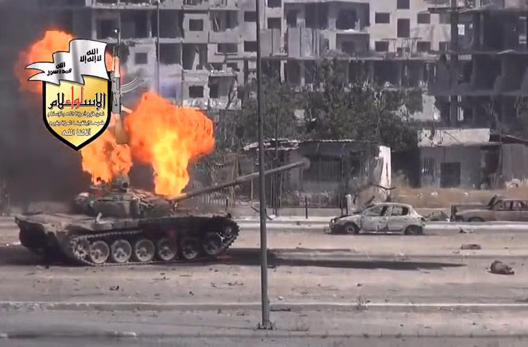 Trong cuộc chiến chống lại phiến quân IS và các phe phái nổi dậy khác, Quân đội Syria đã tổn thất hàng trăm xe tăng. Đặc biệt, đáng lưu ý là họ mất rất nhiều xe tăng chủ lực T-72 quý giá, loại tăng hiện đại nhất của nước này trước vũ khí chống tăng hiện đại do Mỹ, phương Tây viện trợ qua nhiều ngả khác nhau (phiến quân IS cưỡng đoạt vũ khí thông qua lực lượng được Mỹ viện trợ).