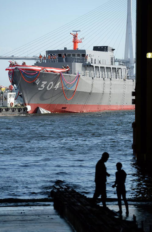 Lượng giãn nước lên tới 690 tấn.