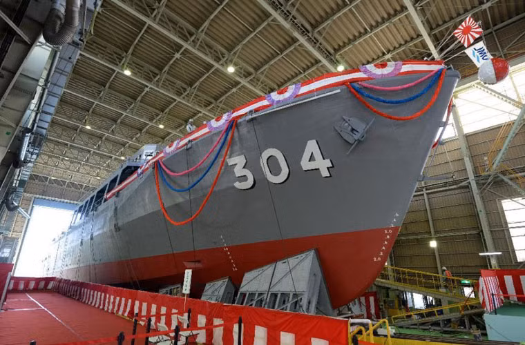 Tàu quét mìn Awaji có chiều dài khoảng 67m.