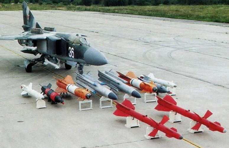 Mig-23 là máy bay tiêm kích phản lực thế hệ thứ ba cùng với MiG-25 "Foxbat".