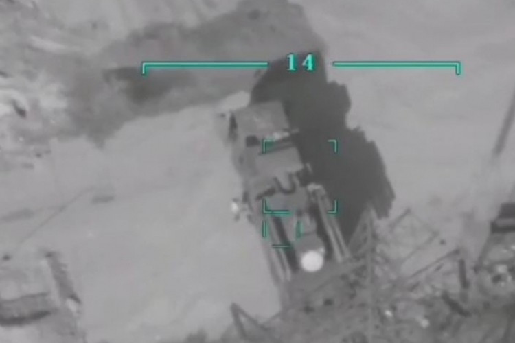 Tuy nhiên sau đó chúng trở thành loại vũ khí tiêu chuẩn trên các UAV chiến đấu của Thổ Nhĩ Kỳ. Hình ảnh tổ hợp phòng không Pantsir-S1 bị UCAV dùng tên lửa L-UMTAS khóa bắn.