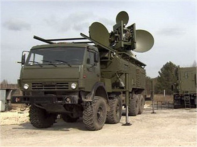 Theo báo cáo, Nga đã triển khai các hệ thống tác chiến điện tử mạnh nhất của mình tới khu vực miền Bắc Syria, đó là những tổ hợp Krasukha được thiết kế để "đặc trị" máy bay không người lái và tên lửa hành trình.