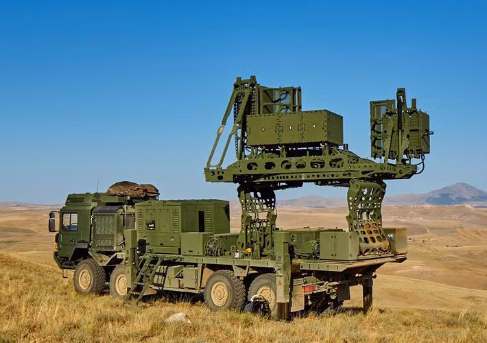 Tính năng ưu việt của Koral theo báo cáo khiến nó đủ sức chế áp các cụm radar, đài điều khiển tên lửa phòng không... để đảo bảo an toàn cho máy bay quân ta xuất kích làm nhiệm vụ.