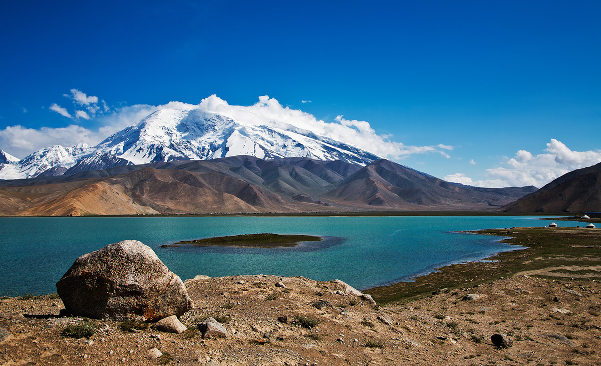 Vụ va chạm thiên thạch trên đã khiến mặt đất lõm xuống ít nhất 200m, hình thành miệng hố khổng lồ.