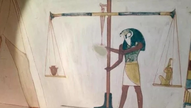 Điều này có nghĩa pharaoh Menna chuẩn bị đầy đủ cho cuộc sống ở cõi âm. Ông tin rằng sẽ được thần Osiris cho lên thiên đường sau khi chết.