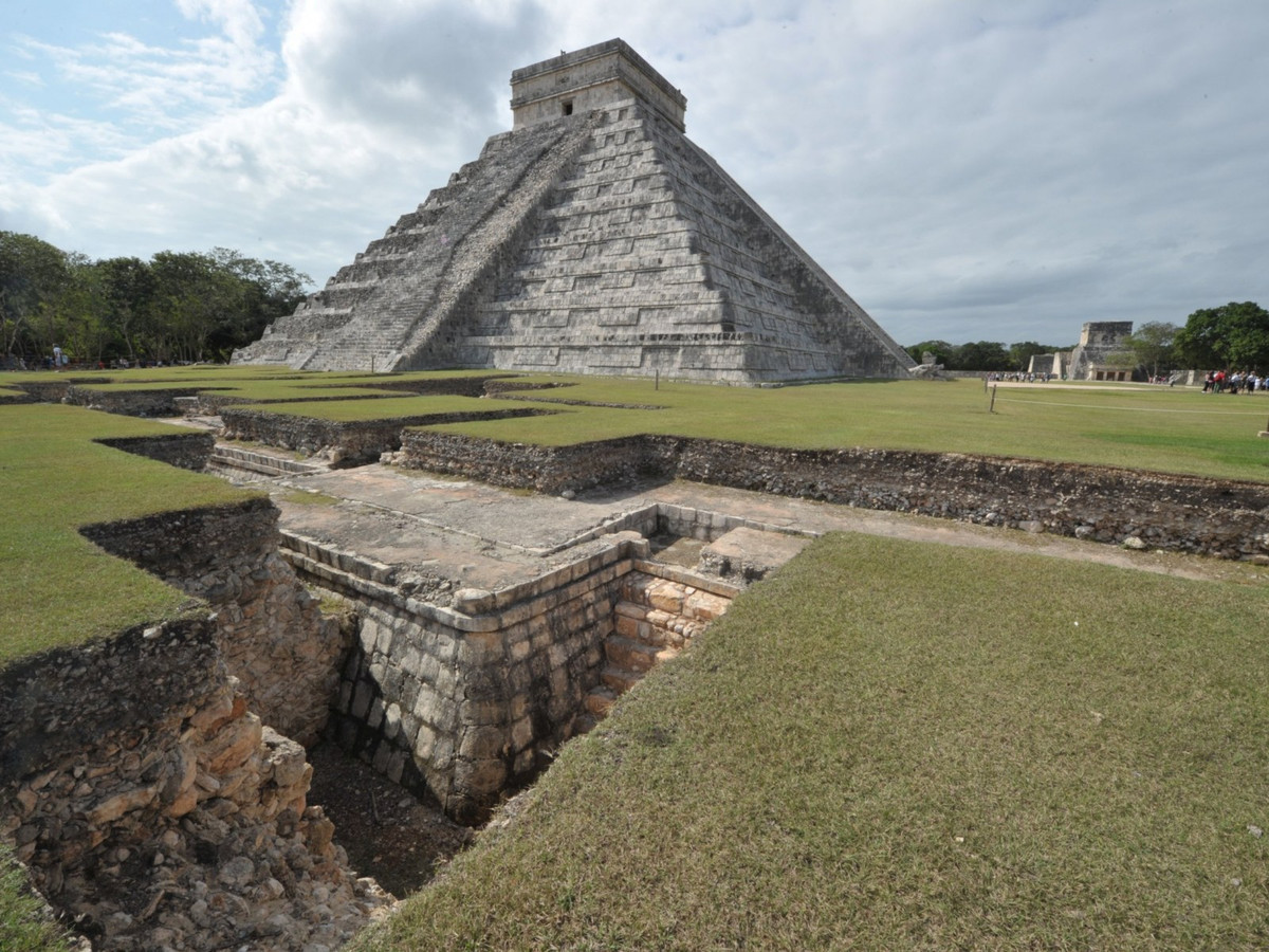 Bên dưới nhiều kim tự tháp, người Maya xây dựng các lối đi, đường hầm bí mật được cho là dẫn tới thế giới khác khiến giới khoa học nỗ lực đi tìm lời giải trong những năm qua.