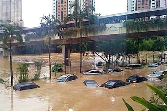 Trong số này, đáng chú ý là giải pháp của chính quyền Malaysia được thực hiện ở thủ đô Kuala Lumpur. Khi xảy ra những trận mưa lớn hay bão lũ, nhiều đường phố ở Kuala Lumpur ngập sâu trong nước.