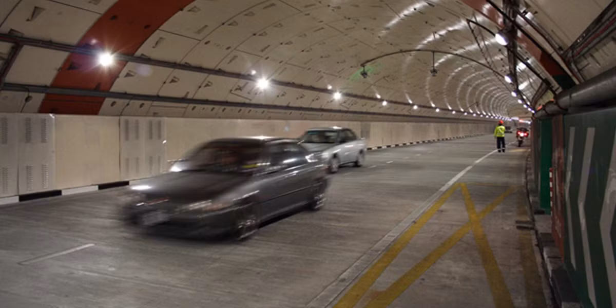 Khi nước sông tràn bờ và gây ngập lụt, đường hầm trên sẽ trở thành một kênh thoát lũ ngay bên dưới những con đường sầm uất người qua lại. Lúc đó, các phương tiện giao thông bị cấm lưu thông. Nhờ có đường hầm này, tình trạng ngập lụt nghiệm trọng ở các tuyến phố trong thành phố Kuala Lumpur không còn xảy ra như trước.