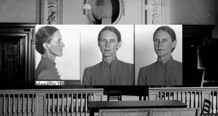 Vợ chồng Schulze-Boysen bị Đức quốc xã bắt giữ vào cuối tháng 8/1942. Một tuần sau vụ việc này, vợ chồng bà Mildred Harnack cũng rơi vào tay kẻ địch. Nhiều thành viên khác thuộc Dàn Hợp xướng Đỏ cũng bị bắt và chịu số phận bi kịch.