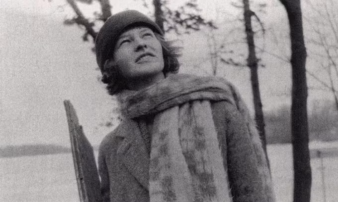 Sinh năm 1902 tại bang Wisconsin, Mỹ, Mildred Fish Harnack lớn lên trong một gia đình người Đức nhập cư. Sau khi tốt nghiệp đại học, bà trở thành giảng viên môn văn học Đức của Đại học Wisconsin-Madison.