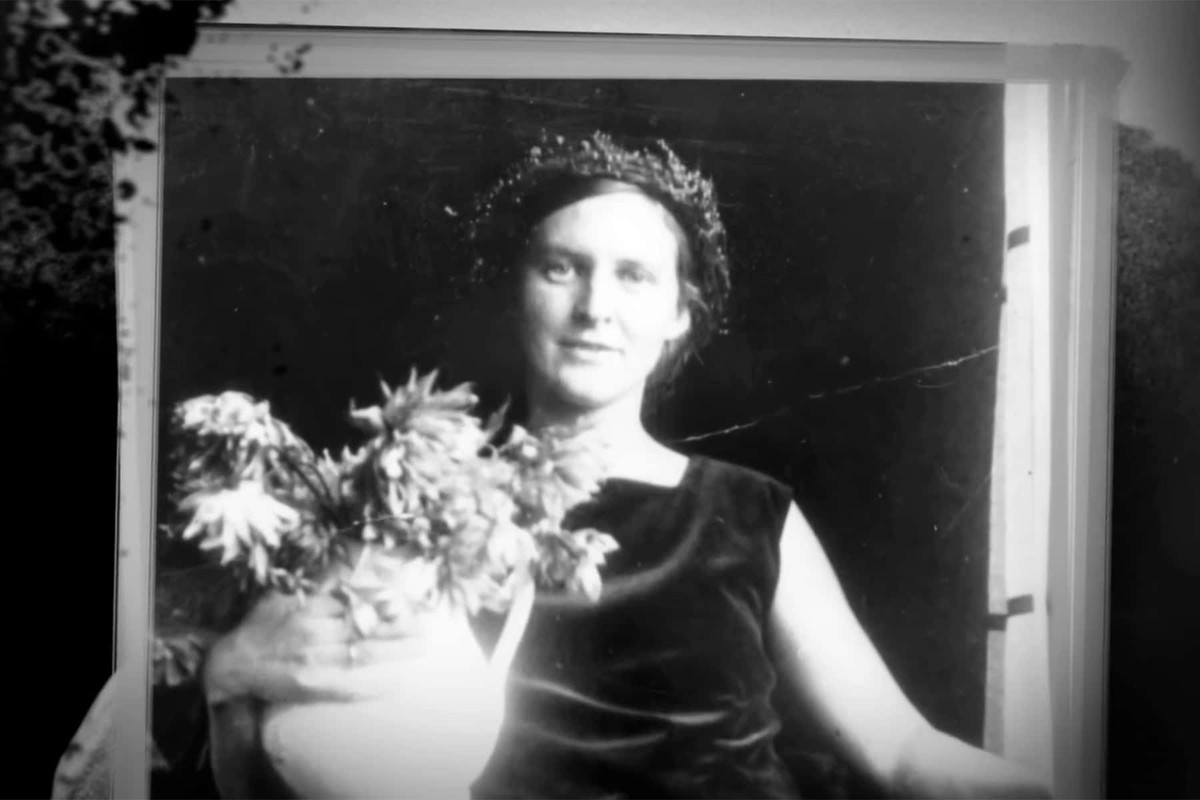 Thế nhưng, ngay sau khi Hitler giữ chức Thủ tướng Đức năm 1933, nhóm của vợ chồng bà Mildred tan rã, mỗi người một ngã do bị chính quyền phát xít đàn áp, truy quét. Sau đó, ông Arvid xin vào làm trong Bộ Kinh tế Đức trong khi vợ Mildred làm dịch giả kiêm trợ giảng môn ngôn ngữ Anh và văn học Anh - Mỹ.