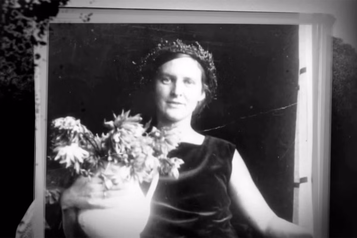 Thế nhưng, ngay sau khi Hitler giữ chức Thủ tướng Đức năm 1933, nhóm của vợ chồng bà Mildred tan rã, mỗi người một ngã do bị chính quyền phát xít đàn áp, truy quét. Sau đó, ông Arvid xin vào làm trong Bộ Kinh tế Đức trong khi vợ Mildred làm dịch giả kiêm trợ giảng môn ngôn ngữ Anh và văn học Anh - Mỹ.