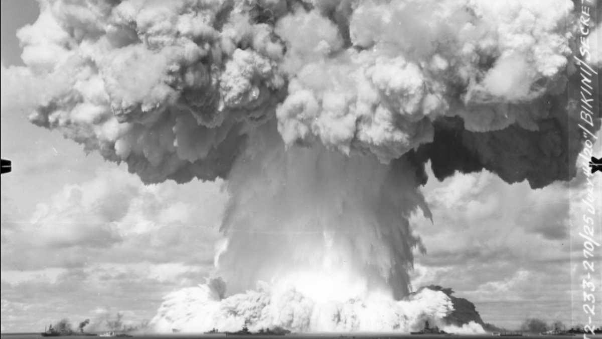 Vào ngày hôm ấy, Mỹ tiến hành vụ thử Castle Bravo với quả bom khinh khí có sức mạnh lớn gấp hơn 1.000 lần so với quả bom thả xuống thành phố Hiroshima vào cuối Thế chiến 2.