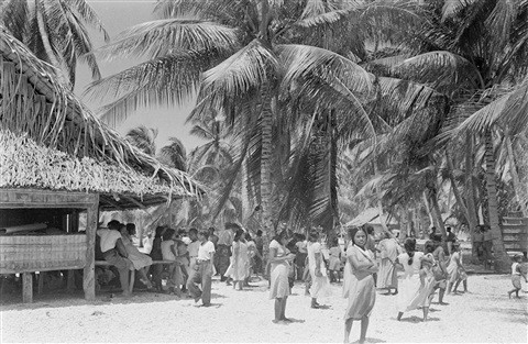 Tuy nhiên, đến năm 1978, Mỹ thông báio cư dân trên đảo Bikini Atoll bị phơi nhiễm phóng xạ ở mức cao nguy hiểm. Do đó, người dân một lần nữa được sơ tán.