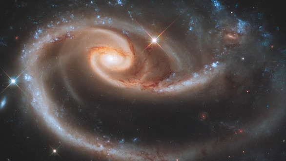 Mới đây, các nhà khoa học ở Cơ quan Hàng không và vũ trụ Mỹ (NASA) thông báo kết quả nghiên cứu, phân tích các dữ liệu từ từ kính viễn vọng không gian Hubble. Theo đó, họ phát hiện các thiên hà đang di chuyển ra khỏi Dải Ngân hà của chúng ta nhanh hơn so với những gì chúng ta quan sát được và tính toán trước đây.