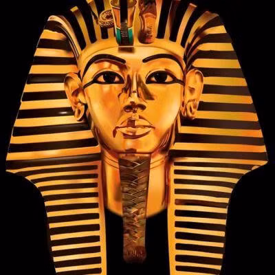 Do Pepi II lên ngôi khi còn nhỏ tuổi nên thời gian đầu mẹ của ông là Ankhesenpepi giữ vai trò nhiếp chính.