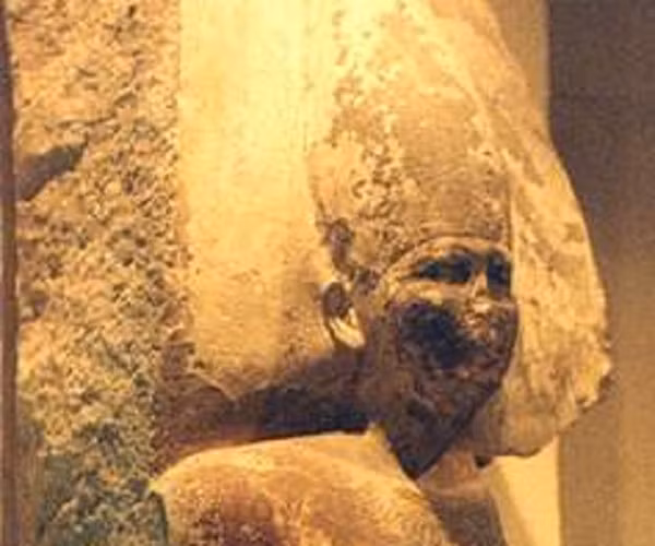 Ngoài thói quen kỳ lạ trên, pharaoh Pepi II còn khiến nhiều người kinh ngạc khi thực hiện tắm rửa 3 lần mỗi ngày theo lời ngự y để có thể sống thọ.