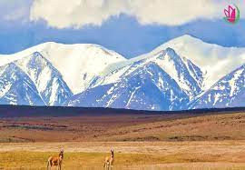 Chính vì vậy, cao nguyên Thanh Tạng được ví là "nóc nhà thế giới" khiến công chúng ngỡ ngàng bởi vẻ đẹp kỳ vĩ, tráng lệ khi quanh năm tuyết phủ trắng xóa. Không chỉ vậy, cao nguyên Thanh Tạng còn có trữ lượng nước ngọt trong băng lớn chỉ sau Nam Cực và Bắc Cực.