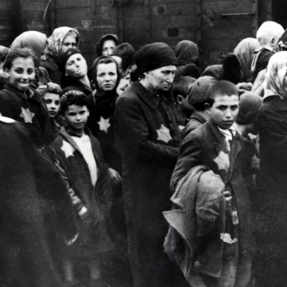 Không những vậy, bà Gabrielle tham gia các hoạt động giải cứu hơn 100 phi công thuộc lực lượng Đồng minh mắc kẹt ở Pháp, giúp họ không bị phát xít Đức bắt giữ.