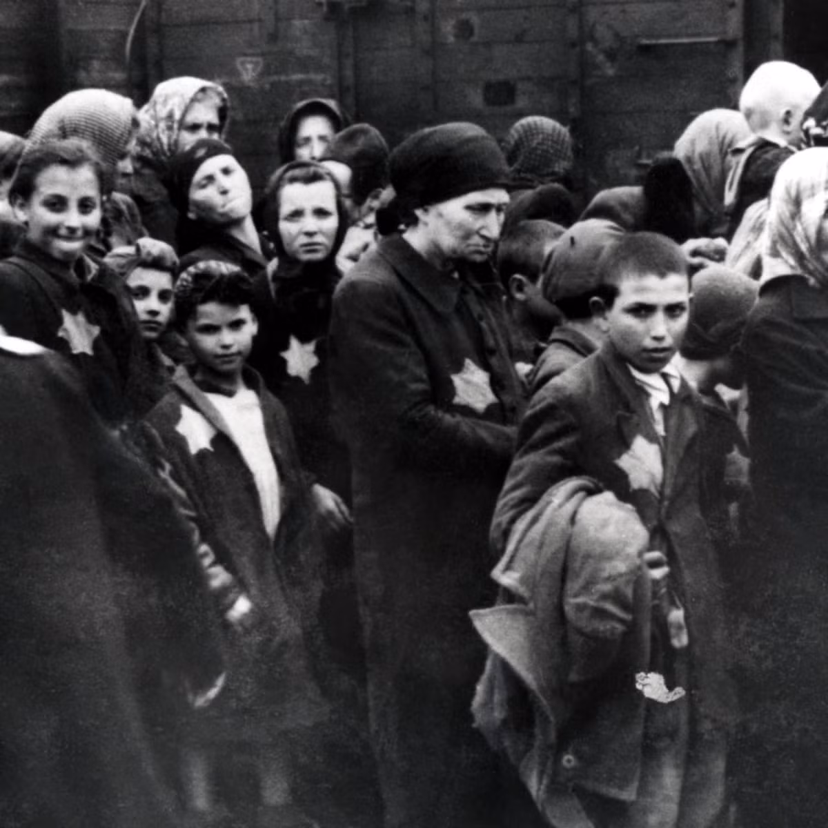 Không những vậy, bà Gabrielle tham gia các hoạt động giải cứu hơn 100 phi công thuộc lực lượng Đồng minh mắc kẹt ở Pháp, giúp họ không bị phát xít Đức bắt giữ.