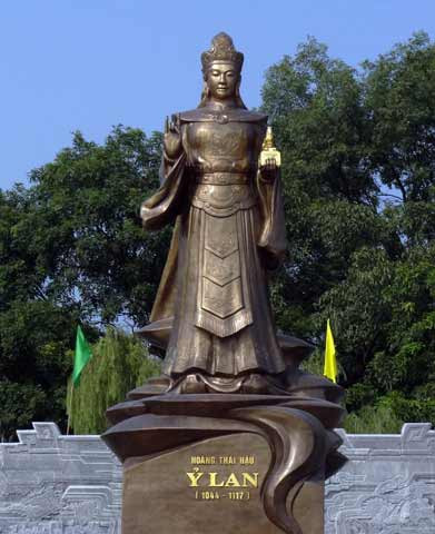 Nguyên phi Hoàng Thái hậu Ỷ Lan (tên thật là Lê Thị Yến) là vợ vua Lý Thánh Tông. Trong hơn nửa thế kỷ (1063 - 1117) là Nguyên phi, rồi sau đó được phong làm Hoàng hậu, Nhiếp chính Triều Lý, Lê Thị Yến chứng tỏ bản thân là bậc nữ lưu kiệt xuất, có tài kinh bang tế thế phò vua giúp nước.