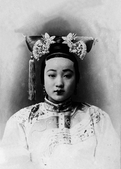 "Cấm địa" thứ ba trong Tử Cấm Thành là giếng Trân Phi. Giếng nước này là nơi sủng phi của vua Quang Tự chết thảm. Theo các ghi chép, trong số các phi tần, Trân Phi được hoàng đế Quang Tự vô cùng yêu thương, chiều chuộng.