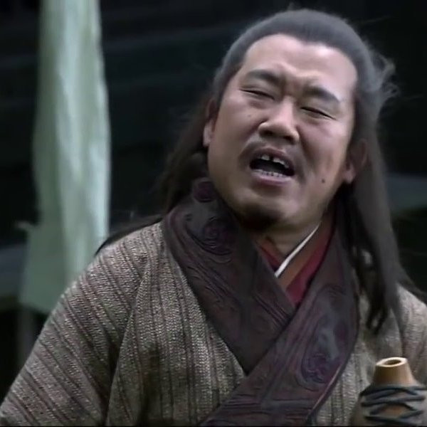 Một nguyên nhân khác được cho là vì bên trong mộ của Bàng Thống có bộ mũ áo giáp trụ dính máu mà mưu sĩ này mặc trong trận chiến cuối cùng. Vì vậy, dân gian gọi đó là "huyết mộ" hay "mộ máu".