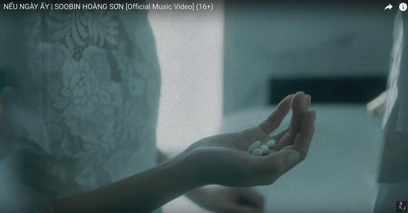 Dù đã gắn mác "16+" ở MV nhưng mác này liệu có ngăn cấm hay cản trở được những người xem duới 16 tuổi ? Việc mô tả quá chi tiết những cách thức để kết liễu cuộc đời trong MV khiến người xem lo ngại.