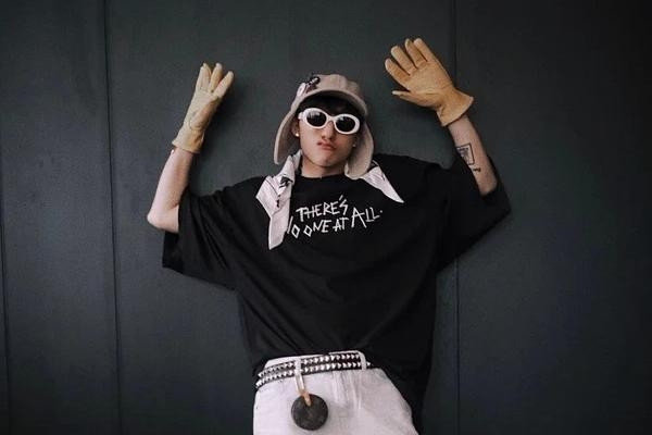 Theo Thanh tra Sở Thông tin và truyền thông TP.HCM, MV gây bức xúc trong dư luận bởi tinh thần tiêu cực, bạo lực ảnh hưởng không tốt đến giới trẻ. Sở Thông tin và truyền thông đã thống nhất và phối hợp Sở Văn hóa và thể thao TP.HCM đề nghị nghệ sĩ Sơn Tùng M-TP tới làm việc và cung cấp thông tin.