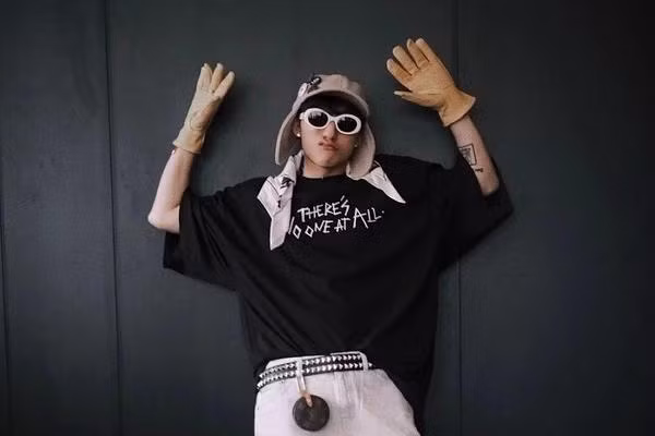 Theo Thanh tra Sở Thông tin và truyền thông TP.HCM, MV gây bức xúc trong dư luận bởi tinh thần tiêu cực, bạo lực ảnh hưởng không tốt đến giới trẻ. Sở Thông tin và truyền thông đã thống nhất và phối hợp Sở Văn hóa và thể thao TP.HCM đề nghị nghệ sĩ Sơn Tùng M-TP tới làm việc và cung cấp thông tin.