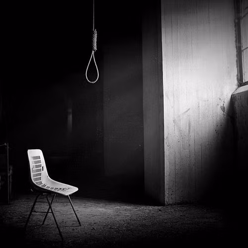 Một tuần sau vụ việc trên, nữ nhân viên bán hàng tại thủ đô Berlin, Đức được tìm thấy trong tình trạng tử vong tại căn hộ riêng. Nguyên nhân tử vong được cảnh sát xác định là treo cổ tự sát. Bên dưới chân cô gái có tờ nhạc Gloomy Sunday.