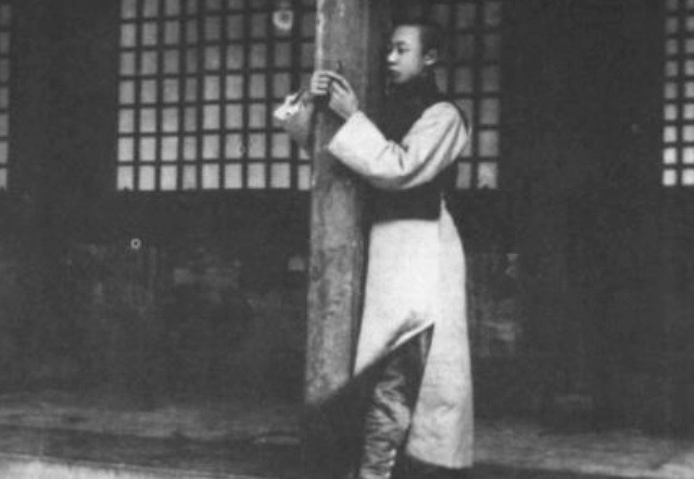 Ảnh chụp hoàng đế cuối cùng của nhà Thanh là Phổ Nghi lúc trẻ.